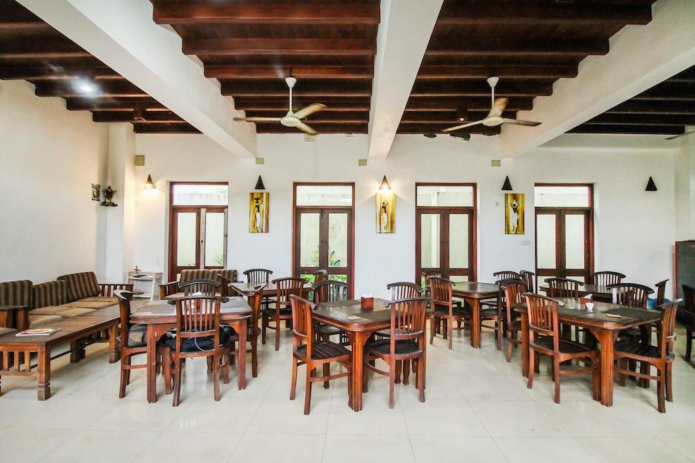 Ceylonica Beach Hotel Negombo Exterior foto